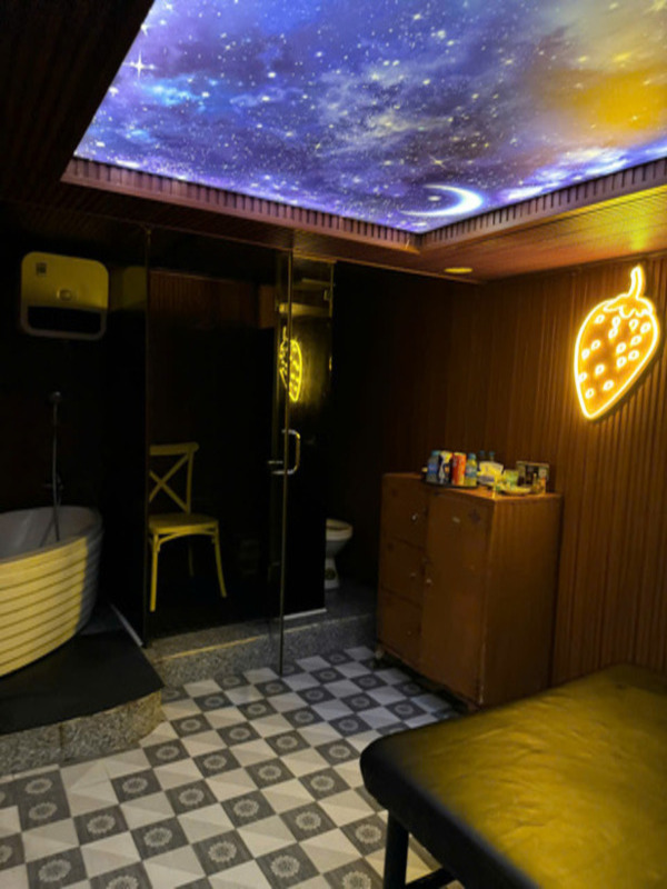 越南胡志明私人按摩房星光照明和床 hochiminh adult massage
