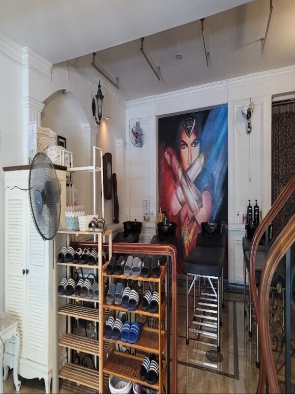 Cos理发店休息区