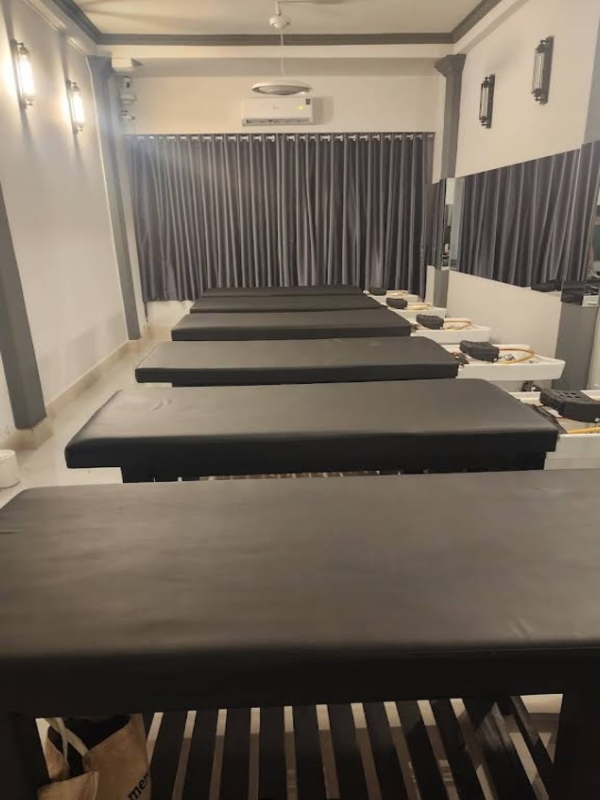Luna理发店休息区